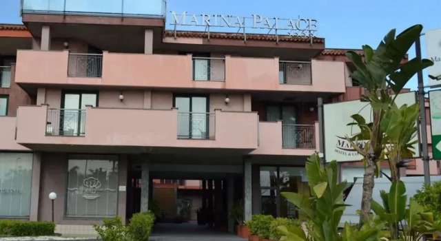 Marina Palace Hotel & Congress Hall, Забронировать Отель Отели в центре Ачи-Кастелло с завтраком, отели в центре Ачи-Кастелло с завтраком