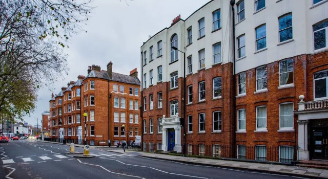 Fulham Large 1 bed Flat in Charming Building