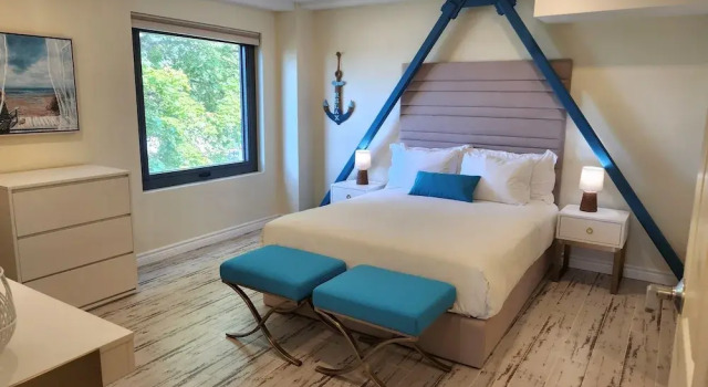 Люкс с 2 комнатами с балконом и рядом с пляжем The Sands Hotel