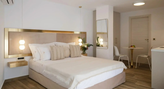 Полулюкс Golden Luxury Suites