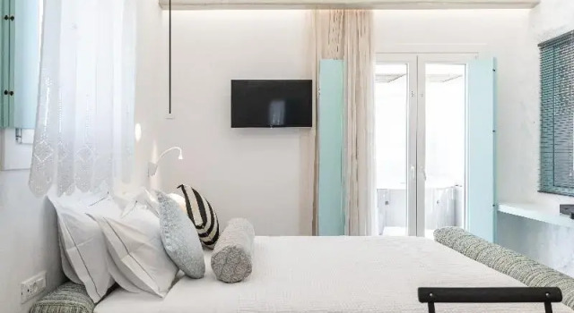 Четырёхместный люкс Executive с балконом Majo Suites Hotel