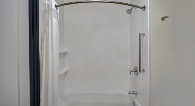 Четырёхместный номер Standard Holiday Inn Grand Rapids North - Walker by IHG