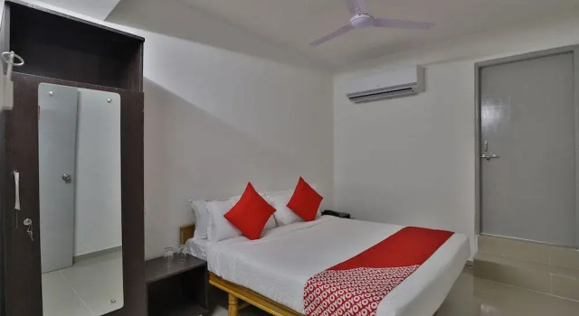 Oyo Flagship 24008 Himalaya, Boek Hotel Vastrapur 