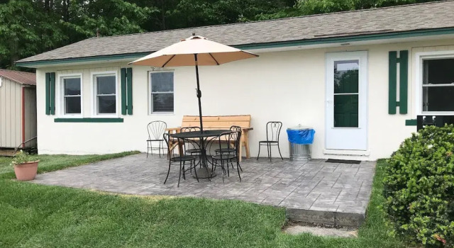 Семейный люкс с балконом Hill View Motel and Cottages