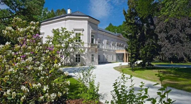 Zámek Ratměřice Hotel & Resort, Rezerwuj Ośrodek wypoczynkowy Hotele w Central Bohemia z parkingiem, Parking