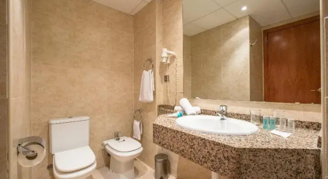 Трёхместный номер Standard с видом на бассейн Hotel California Palace