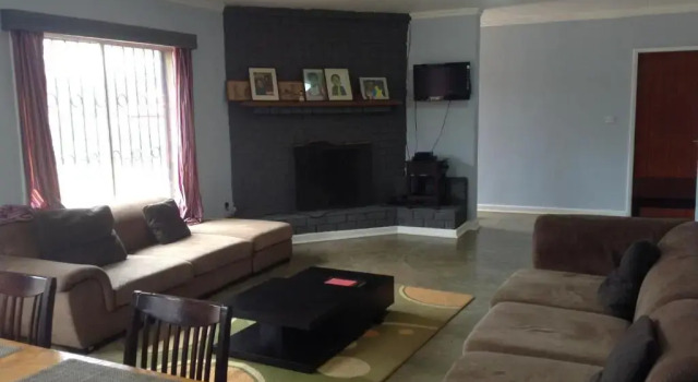 Teule Guest House, Book Guesthouse Oloitokitok 