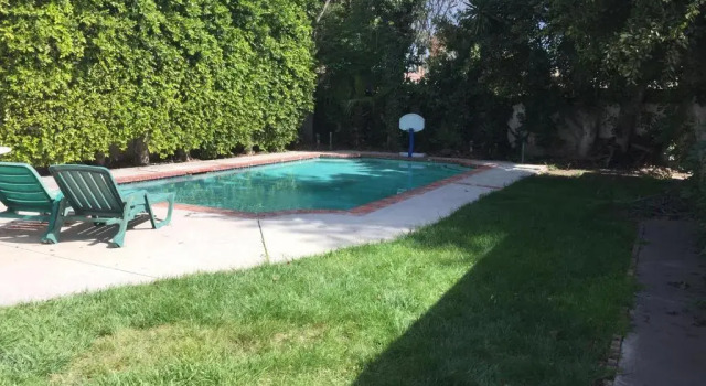 Коттедж Lovely Studio with a Pool