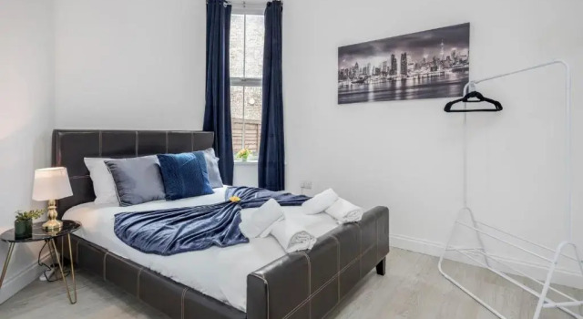 1 Bedroom Apartment With Wifi and Parking, Varaa Huoneisto Asunnot kohteessa Merseyside, Huoneisto