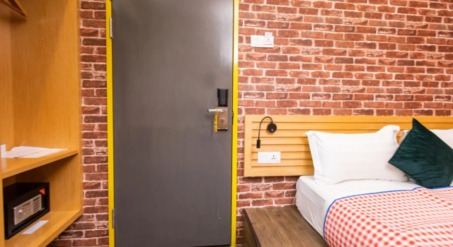 B Street Hotel