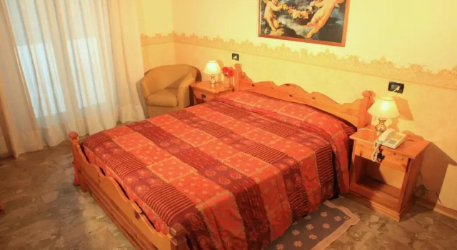 Hotel Centrale, Varaa Hotelli Santo Stefano in Aspromonte Calabria