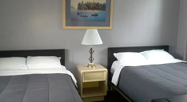 Четырёхместный номер Standard Bay Lake Inn (Frontiersman Motel)