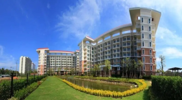 Кровать в общем номере The Grow Hotel & Residence