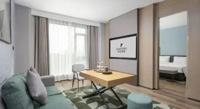 Люкс Deluxe Country Inn & Suites by Radisson  Xiaogan East Station Long March Road Hotel