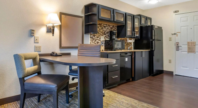 Четырёхместный люкс Candlewood Suites Alabaster by IHG