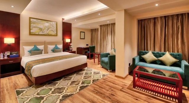 Люкс Golden Tulip Essential Jaipur
