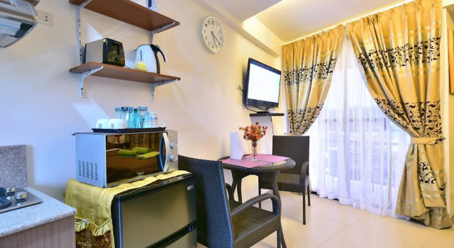 Студия с балконом Anahaw Apartments Whitebeach
