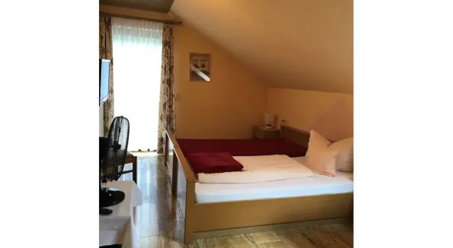 Hotelrestaurant Idyll, Забронировать Отель Отели Pfalz с парковкой, Парковка