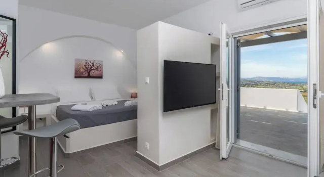 Студия Sunset Village