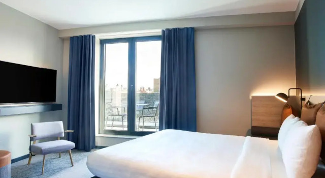 Двухместный номер Moxyfied Sleeper с балконом Moxy Brussels City Center