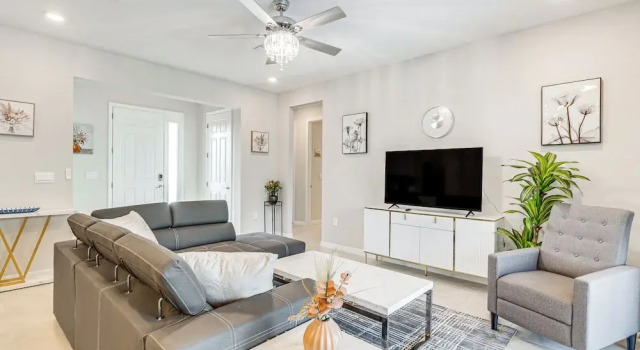 Pet friendly Port Charlotte Home w Gas Grill