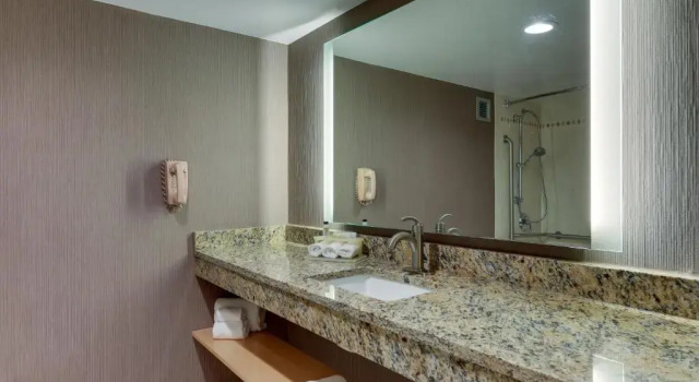 Четырёхместный номер Standard Holiday Inn Express Aberdeen-Chesapeake House by IHG