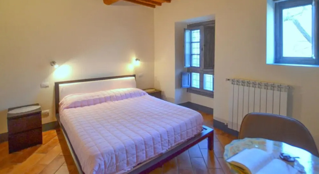 Nice Home in Capolona With 8 Bedrooms, Wifi and Private Swimming Pool, Book Feriehus Sommerhuse i Capolona, Hytte