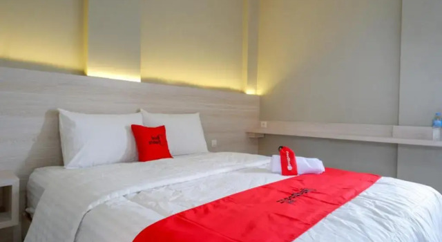Standard Doppel Zimmer RedDoorz Syariah near PRPP Semarang
