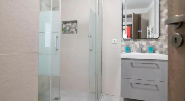 Апартаменты Zalman's Ground Floor 1BR Place