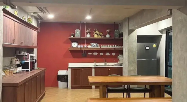 N5 Ratchawong Hostel