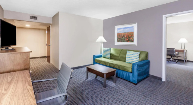 Двухместный люкс Holiday Inn Hotel & Suites Oklahoma City North by IHG