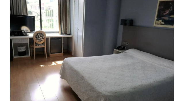 Hotel Faranda Express Las Lomas, Забронировать Отель Отели Овьедо с завтраком, рядом с Больница Центрального университета Астурии, Завтраки