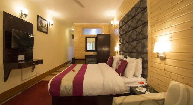 OYO 5174 Hotel Pamposh