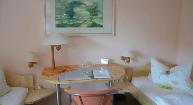 Номер Economy Hotel garni & Omas Heuhotel Pension zur Galerie