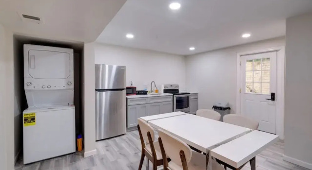 Апартаменты 2 Mi to Umd: Apt w/ Free Parking in Silver Spring!