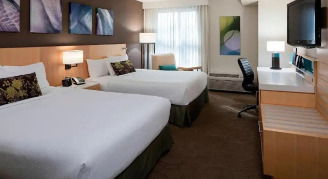 Четырёхместный номер Standard Delta Hotels by Marriott Grand Okanagan Resort