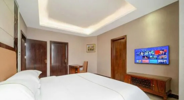 Люкс Deluxe Lida Hotel (Guangzhou Jianggao Town Baiyun College)