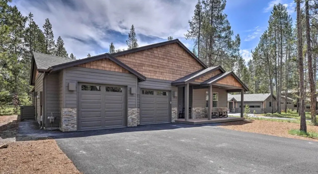 Коттедж Northwest Sunriver Getaway w/ Community Amenities!