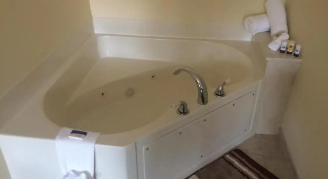 Deluxe Suite Hurricane Inn