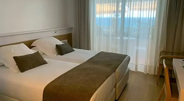 Номер Deluxe Цокольный этаж с балконом и с видом на море Hotel Costa Brava