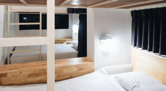 Кровать в общем номере Loyy Hotel - Hostel