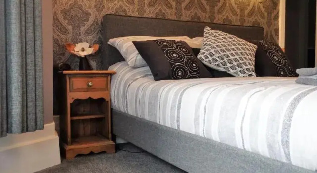 The Corner House, Book Bed and Breakfast Hoteller i Lowestoft med parkering, Parkering