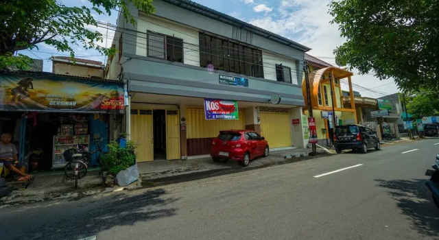 OYO 93682 Blessing's Kediri Homestay Syariah