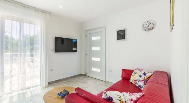 Awesome Home in Peroj With Wifi and 2 Bedrooms, Reserva ahora Hotel Hoteles en Pula con aparcamiento, Aparcamiento