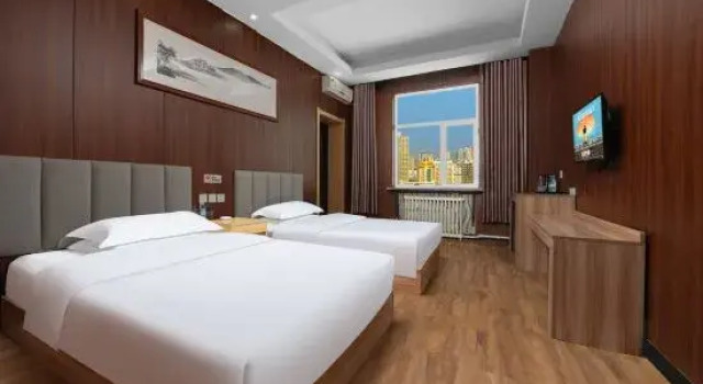 Люкс Hongdu Hotel (Korla Beishan Road Branch)