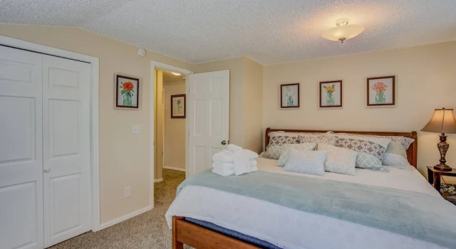 3 Bedroom Downtown with Firepit
