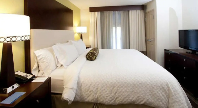 Двухместный люкс с 2 комнатами Embassy Suites by Hilton Savannah Airport