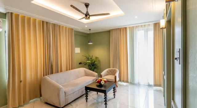 Люкс Saravana Grand Suites - A Unit of Saravana Bhavan Veg Tables Kochi