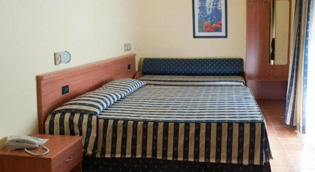 Трёхместный номер Standard Hotel Blue Ribbon