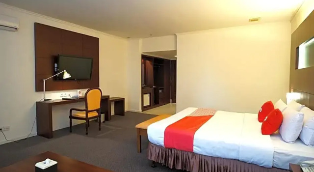 Люкс Deluxe Capital O 1735 Adika Bahtera Hotel